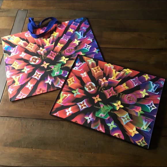 Louis Vuitton logo bag in free frame - Picture 1 of 5